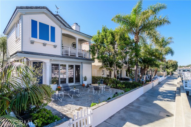 Detail Gallery Image 3 of 28 For 331 E Bay Front, Newport Beach,  CA 92662 - 3 Beds | 3 Baths
