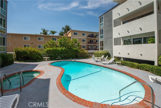 5454 Zelzah Avenue, Encino CA: https://media.crmls.org/medias/7e0400dc-0d11-490d-97dc-3f61e0d1bbdc.jpg