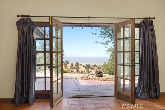 30721 Condor Place, Tehachapi CA: https://media.crmls.org/medias/7e04984d-0c62-47e0-88df-4565a0a4e77a.jpg