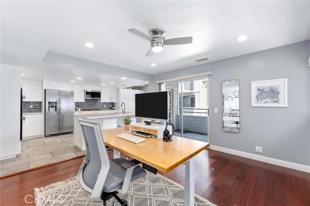 Detail Gallery Image 13 of 34 For 23163 Mulholland Drive Unit 6, Woodland Hills,  CA 91364 - 2 Beds | 2/1 Baths