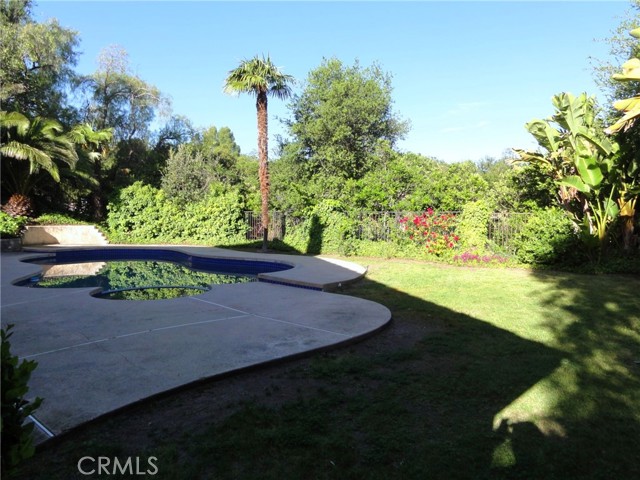 Detail Gallery Image 20 of 21 For 337 Fox Hills Dr, Thousand Oaks,  CA 91361 - 4 Beds | 2/1 Baths