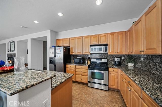 Detail Gallery Image 9 of 33 For 44303 Sundance Ct, Lancaster,  CA 93535 - 5 Beds | 3 Baths