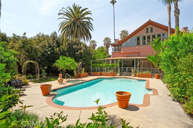 405 W Olive Avenue, Redlands CA: https://media.crmls.org/medias/7e056c43-fa05-4c49-9210-153f6cb4e406.jpg