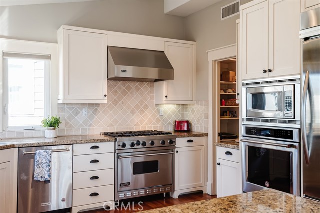 233 5th Street, Manhattan Beach, California 90266, 3 Bedrooms Bedrooms, ,3 BathroomsBathrooms,Residential,Sold,5th,SB22036248
