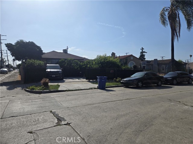 7047 3rd Avenue, Los Angeles CA: https://media.crmls.org/medias/7e060d59-39d5-49a3-89e2-b4b5698dbd3e.jpg