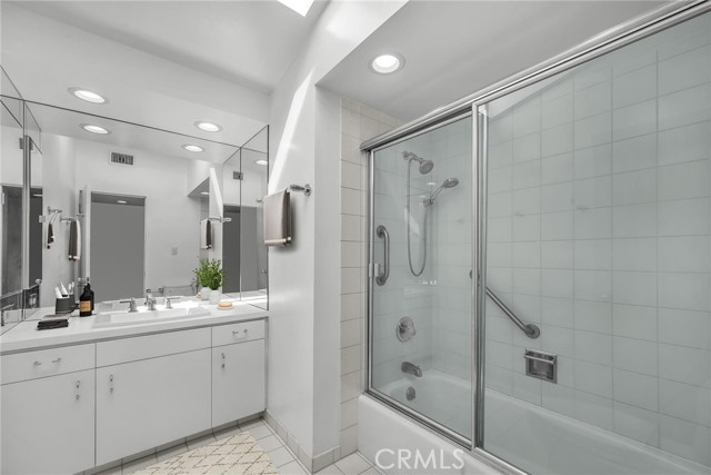 3521 Stonewood Drive, Sherman Oaks CA: https://media.crmls.org/medias/7e068b33-8e9d-4084-8d6c-fc3c5f8580a7.jpg