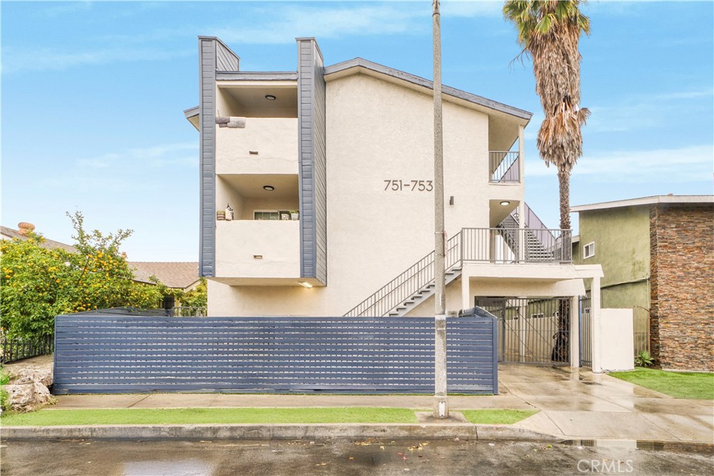 Apartment at 753 Cerritos Avenue