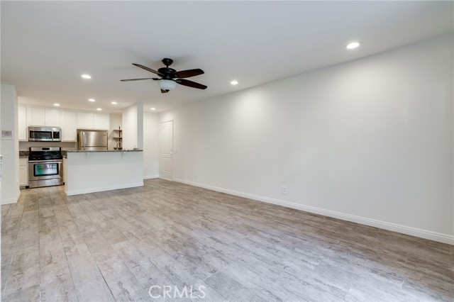 Detail Gallery Image 4 of 15 For 3613 S Bear #B,  Santa Ana,  CA 92704 - 1 Beds | 1 Baths