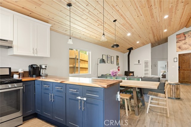 Detail Gallery Image 9 of 26 For 40224 Mahanoy, Big Bear Lake,  CA 92315 - 3 Beds | 2 Baths