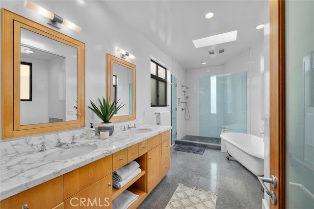 Detail Gallery Image 34 of 51 For 1635 19th St, Manhattan Beach,  CA 90266 - 6 Beds | 4 Baths