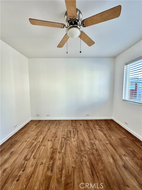 Detail Gallery Image 9 of 12 For 28 20th Ct, Hermosa Beach,  CA 90254 - 2 Beds | 2 Baths