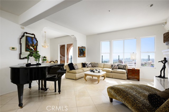 11 Classico Drive, Newport Coast CA: https://media.crmls.org/medias/7e09609b-8172-47b6-ab16-e6a13e889ed7.jpg