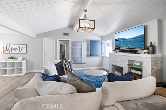 412 Colton Street, Newport Beach CA: https://media.crmls.org/medias/7e0adb39-997f-434a-8b45-140abc0d358f.jpg