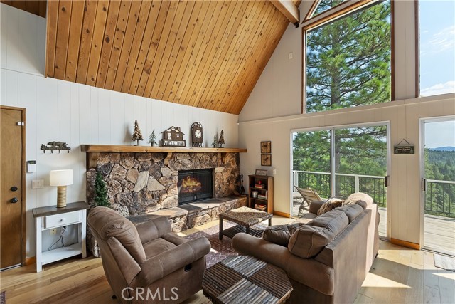 Detail Gallery Image 5 of 54 For 26354 Spyglass Dr, Lake Arrowhead,  CA 92352 - 3 Beds | 2 Baths