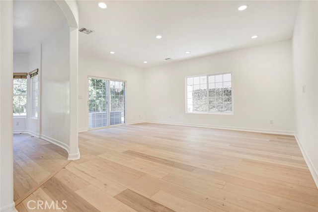 Detail Gallery Image 15 of 59 For 15121 Marlin Pl, Van Nuys,  CA 91405 - 4 Beds | 3 Baths