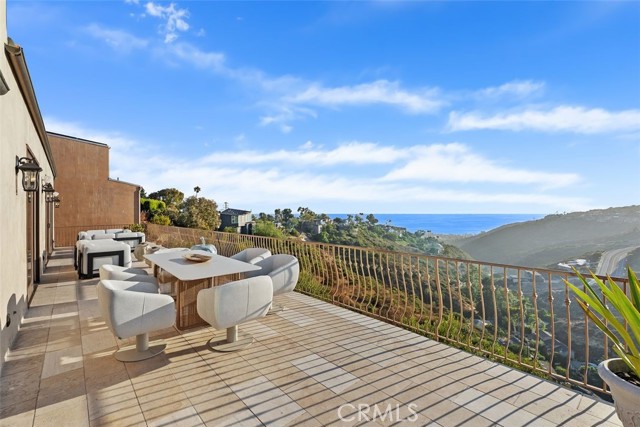 2516 Temple Hills Drive, Laguna Beach CA: https://media.crmls.org/medias/7e0c7b57-9f25-446f-b804-9533c950df38.jpg