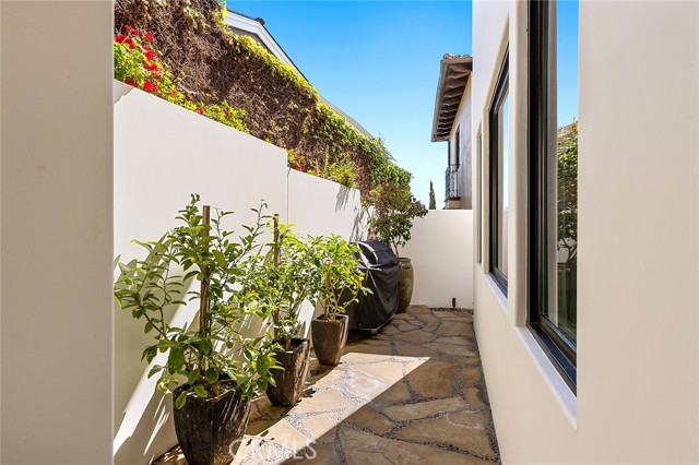 Detail Gallery Image 27 of 58 For 328 Emerald Bay, Laguna Beach,  CA 92651 - 4 Beds | 4/1 Baths