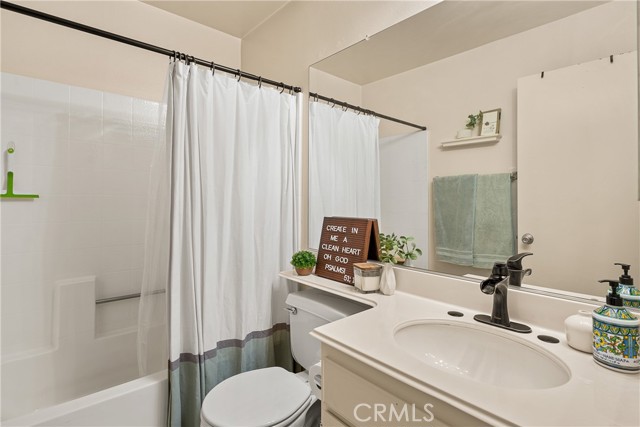 Detail Gallery Image 17 of 26 For 18109 Erik Ct #454,  Canyon Country,  CA 91387 - 2 Beds | 2 Baths