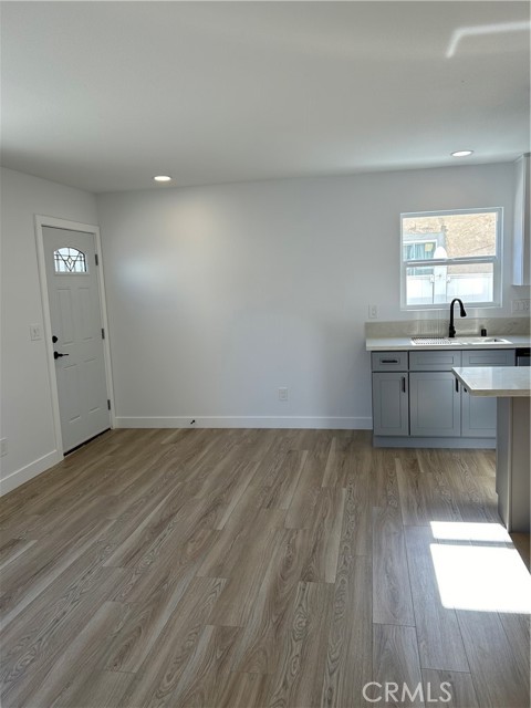2033 W Burnett Street, Long Beach CA: https://media.crmls.org/medias/7e0ddc4a-72cd-4fc8-a1a0-7bb3e7c3f2ef.jpg