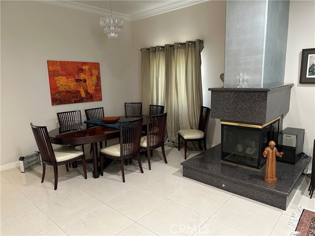 Detail Gallery Image 5 of 44 For 4377 Saltillo St, Woodland Hills,  CA 91364 - 5 Beds | 4 Baths