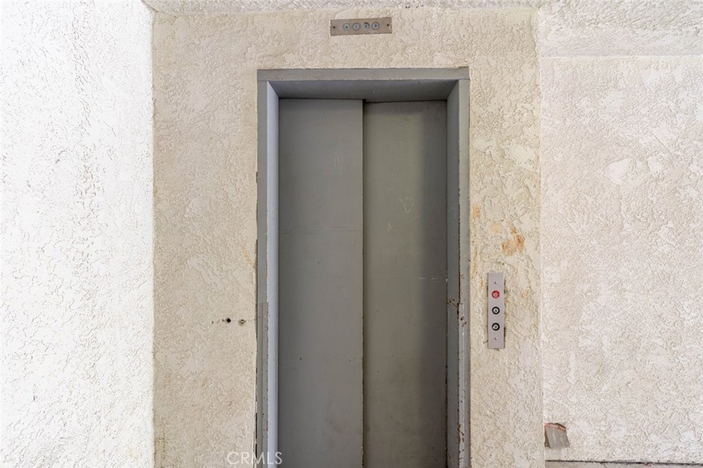 https://media.crmls.org/medias/7e0eb091-ee10-433d-ac9e-98a53e6c1886.jpg?preset=X-Large