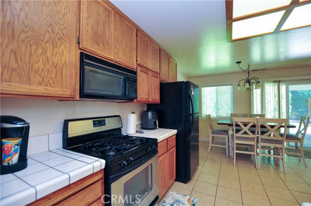 Detail Gallery Image 3 of 33 For 27 Shari Ln, Chico,  CA 95928 - 3 Beds | 2 Baths