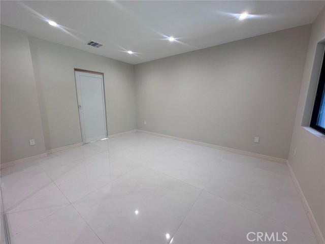 5100 Fallbrook photo 19