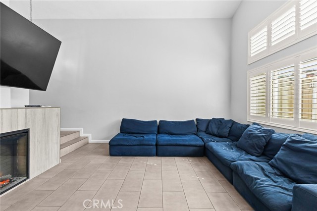 Detail Gallery Image 10 of 59 For 823 Pathfinder Way, Corona,  CA 92878 - 3 Beds | 2/1 Baths