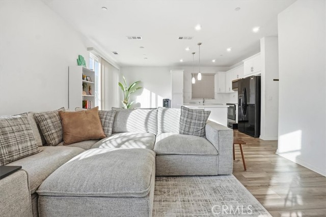 Detail Gallery Image 5 of 52 For 556 Enzo St, Lake Elsinore,  CA 92530 - 3 Beds | 2/1 Baths