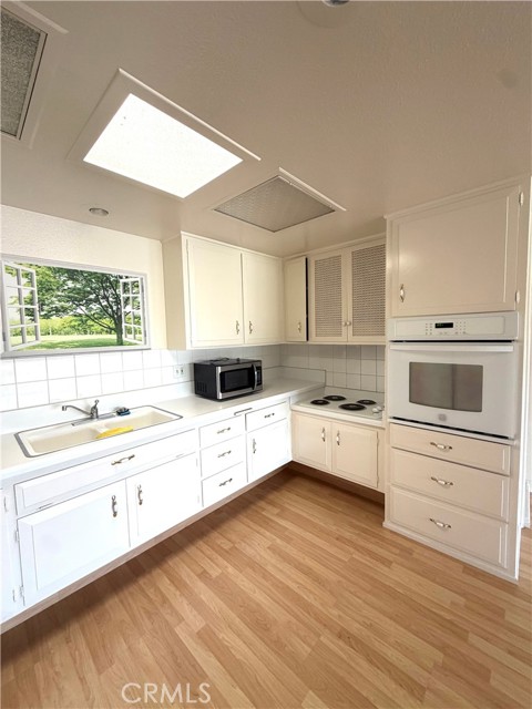 Detail Gallery Image 10 of 12 For 1642 Merion Way, M2-40i, Seal Beach,  CA 90740 - 2 Beds | 1 Baths