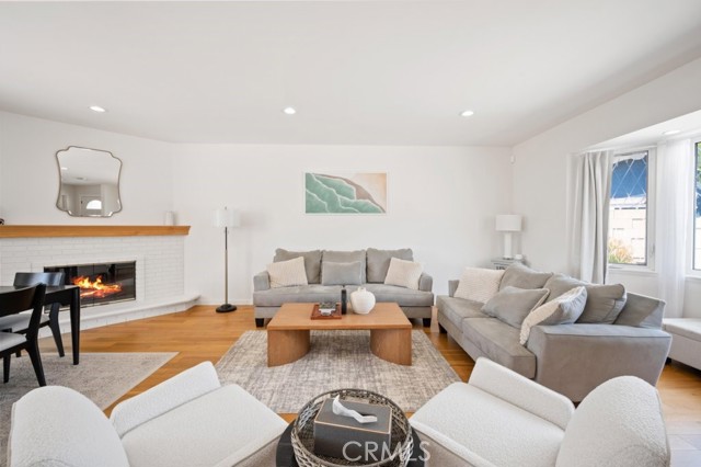 Detail Gallery Image 7 of 32 For 7801 Kelvin Ave, Winnetka,  CA 91306 - 4 Beds | 3 Baths