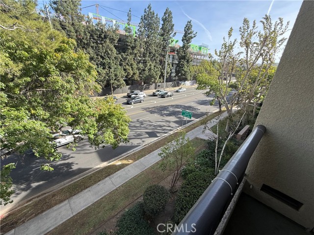 Detail Gallery Image 11 of 18 For 21400 Burbank Bld #322,  Woodland Hills,  CA 91367 - 1 Beds | 1 Baths