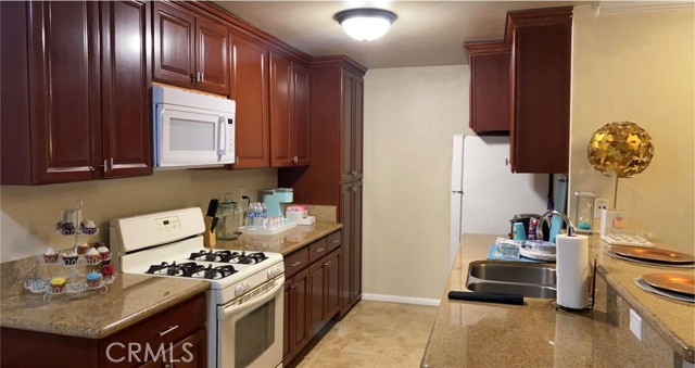 Detail Gallery Image 7 of 32 For 11252 Peach Grove St #107,  North Hollywood,  CA 91601 - 2 Beds | 2 Baths