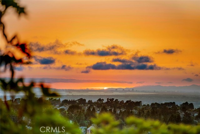 2 Agostino, Newport Coast CA: https://media.crmls.org/medias/7e1478cc-e52e-43d5-8e8a-01f8e50a3f13.jpg