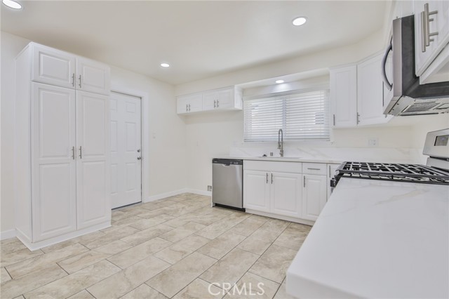 511 Gwynwood Avenue, La Habra CA: https://media.crmls.org/medias/7e14c8d8-bf4f-4032-8344-83fa0987e7e6.jpg