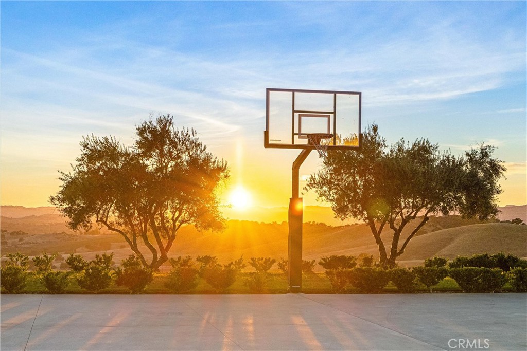 https://media.crmls.org/medias/7e156397-e36c-46d8-a51f-3642990eb93b.jpg?preset=X-Large