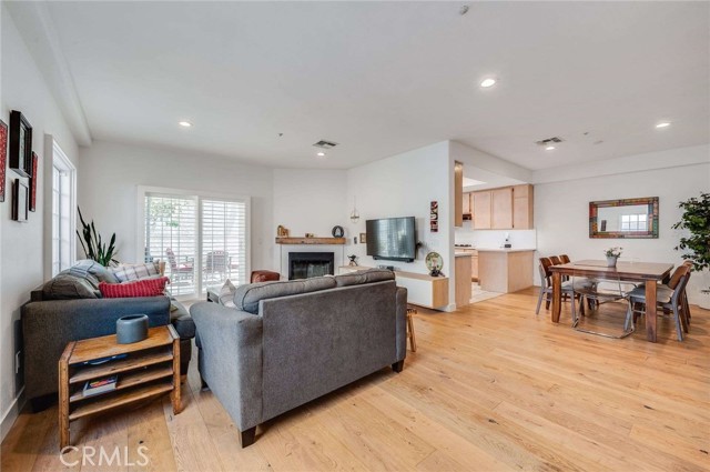 Detail Gallery Image 4 of 24 For 2461 Oneida St #B,  Pasadena,  CA 91107 - 4 Beds | 2/1 Baths