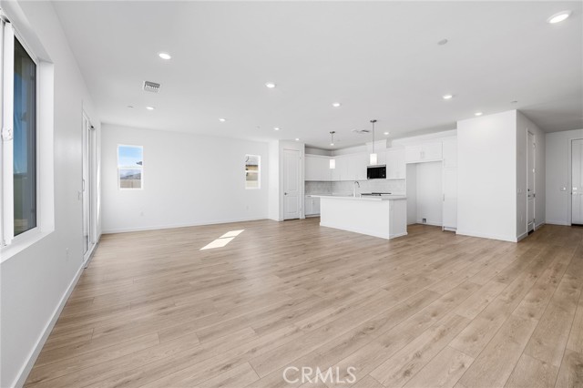 5564 Gem Court, Lancaster CA: https://media.crmls.org/medias/7e15e51b-ab37-45f9-8244-88f3c2db1a7e.jpg