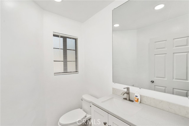 Detail Gallery Image 16 of 34 For 18435 Keswick #10,  Reseda,  CA 91335 - 2 Beds | 2/1 Baths