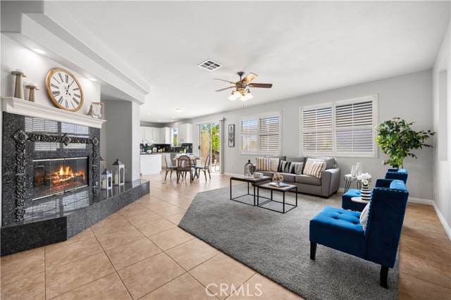 12337 Columbia Lane, Eastvale CA: https://media.crmls.org/medias/7e174807-dcdf-463b-908c-df2d40f5ae14.jpg