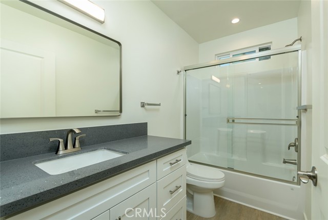 Detail Gallery Image 10 of 14 For 3214 Montrose Ave a,  Glendale,  CA 91214 - 2 Beds | 2 Baths