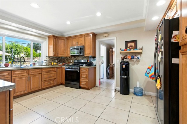 Detail Gallery Image 10 of 56 For 1241 Arbolita Dr, La Habra,  CA 90631 - 6 Beds | 4 Baths