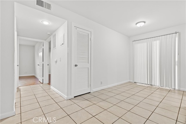 Detail Gallery Image 9 of 9 For 5915 Woodman Ave #103,  Van Nuys,  CA 91401 - 2 Beds | 2 Baths