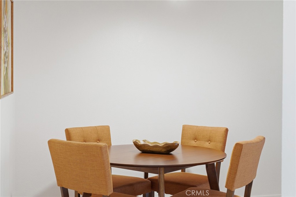 https://media.crmls.org/medias/7e1b80fb-ed6e-4360-8e89-65dd73ede22f.jpg?preset=X-Large