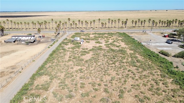 12335 N Russell Avenue, Firebaugh CA: https://media.crmls.org/medias/7e1b8d81-7372-4bd1-9058-6d0fe2284fad.jpg