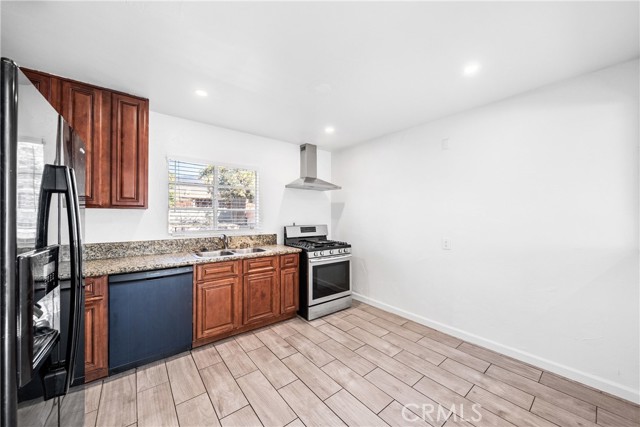 Detail Gallery Image 8 of 29 For 1180 E 34th, San Bernardino,  CA 92404 - 3 Beds | 2 Baths