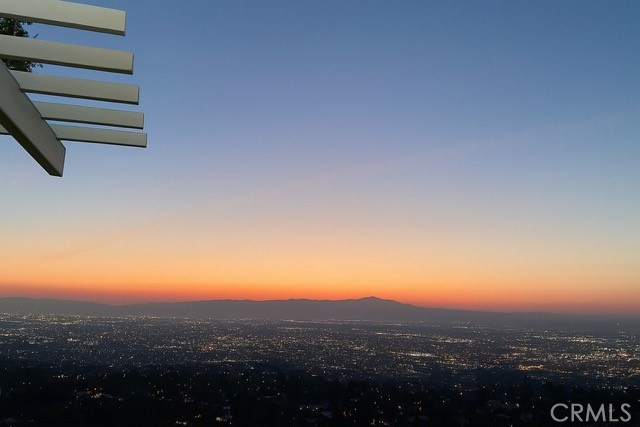 9 Maverick Lane, Rolling Hills CA: https://media.crmls.org/medias/7e1c2bf6-f8fb-4980-bd30-5cdaa3bf532d.jpg