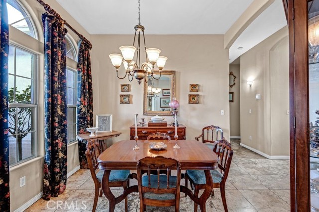 Detail Gallery Image 7 of 38 For 10727 Iron Creek Ave, Bakersfield,  CA 93312 - 4 Beds | 2 Baths