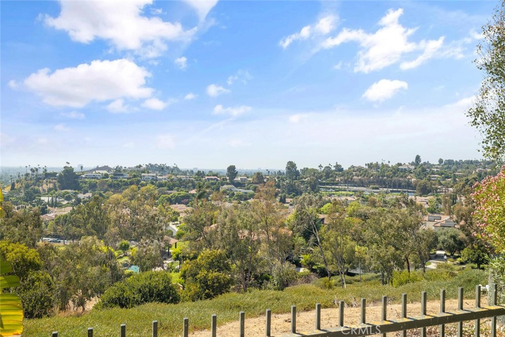 https://media.crmls.org/medias/7e1cb706-458d-4183-8a8f-ba34352dfe58.jpg?preset=X-Large