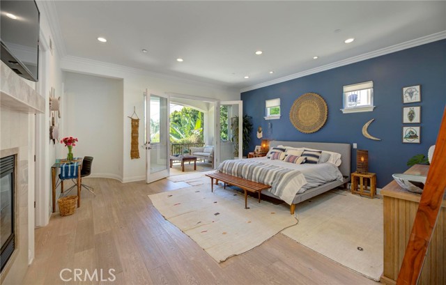 Detail Gallery Image 8 of 75 For 700 Avenue C, Redondo Beach,  CA 90277 - 5 Beds | 5/1 Baths
